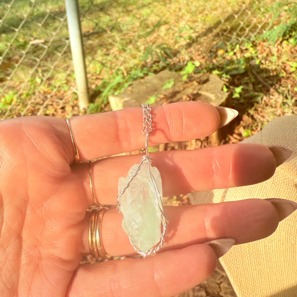 Green phantom fuchite  Quartz crystal necklace - Picture 2 of 5